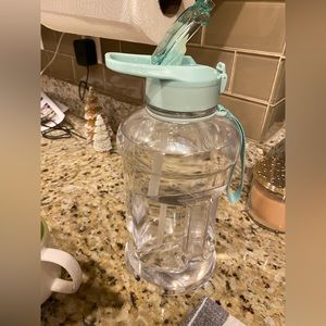 H2O water jug